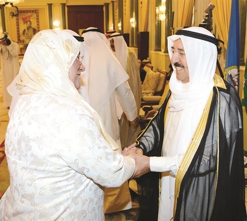 صاحب السمو الامير يتلقى التهنئة من دمعصومة المبارك﻿