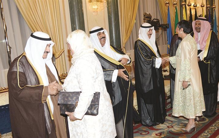 الشيخ جابر العبدالله والشيخ مشعل الاحمد وسمو الشيخ ناصر المحمد يتلقون التهاني من د معصومة المبارك وصفاء الهاشم﻿