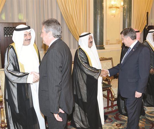  الشيخ احمد الحمود والشيخ ناصر صباح الاحمد يتلقيان التهاني﻿