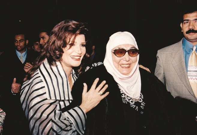 واثناء تكريمها عام 96 برفقة نجوى فؤاد﻿