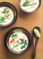 شوربة الدجاج بحليب جوز الهند التايلندية
