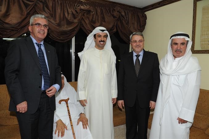 علي الراشد ووالده مع سفير العراق﻿