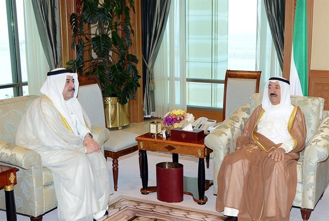 صاحب السمو الامير الشيخ صباح الاحمد مستقبلا الشيخ احمد الحمود﻿