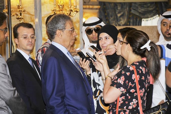 عمرو موسى متحدثا الى الصحافيين	 محمد خلوصي﻿
