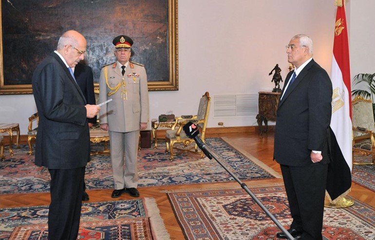 دمحمد البرادعي يؤدي اليمين الدستورية نائبا للرئيس امام الرئيس المؤقت عدلي منصور امس اپ