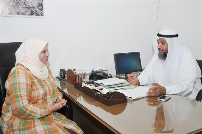 مرشح الدائرة الثانية د عبدالرحمن الجيران متحدثا للزميلة ليلى الشافعي	محمد الخلوصي﻿