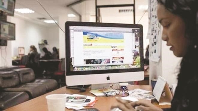 مقاطعة إندونيسية تحظر الاستعانة بسكرتيرات إناث