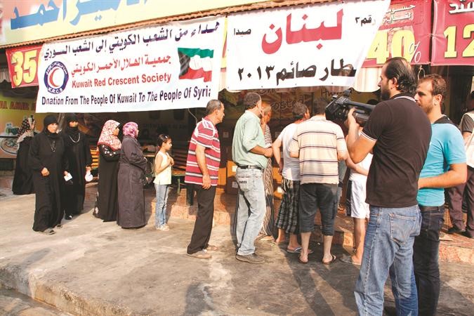 جانب من توزيع وجبات الافطار على النازحين السوريين ﻿