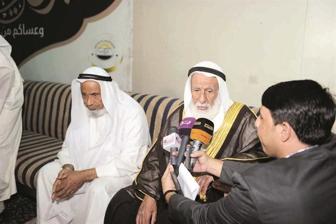 حمود الرومي متحدثا الى الصحافيين﻿