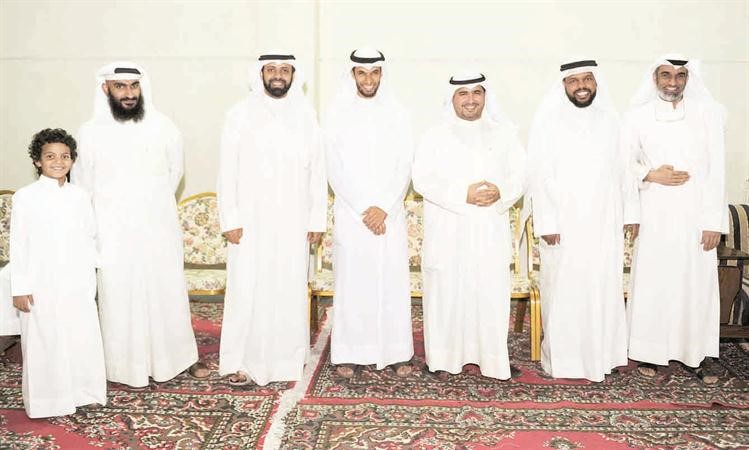 عدد من المهنئين في جمعية الاصلاح﻿