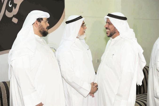 ناصر الدبوس ودعبدالمحسن الخرافي يستقبلان المهنئين﻿