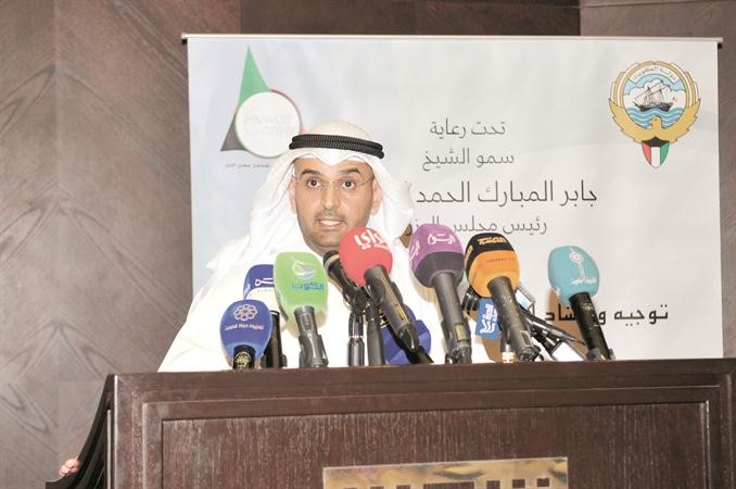 دنايف الحجرف متحدثا في الحفل﻿