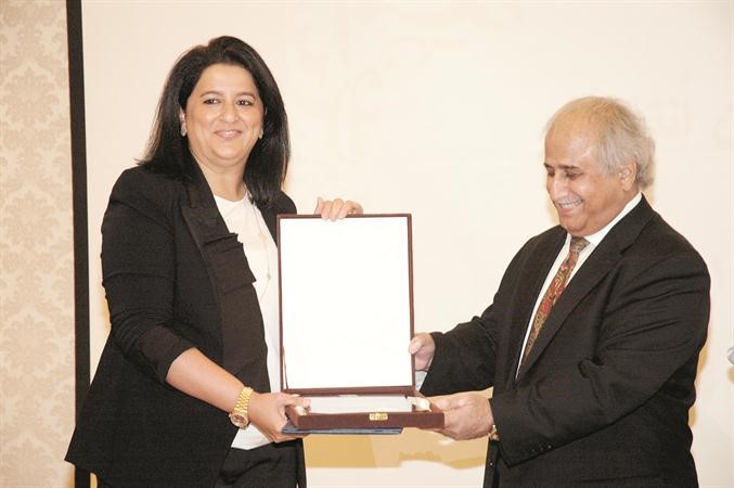 دعبداللطيف البدر مكرما درنا الفارس﻿