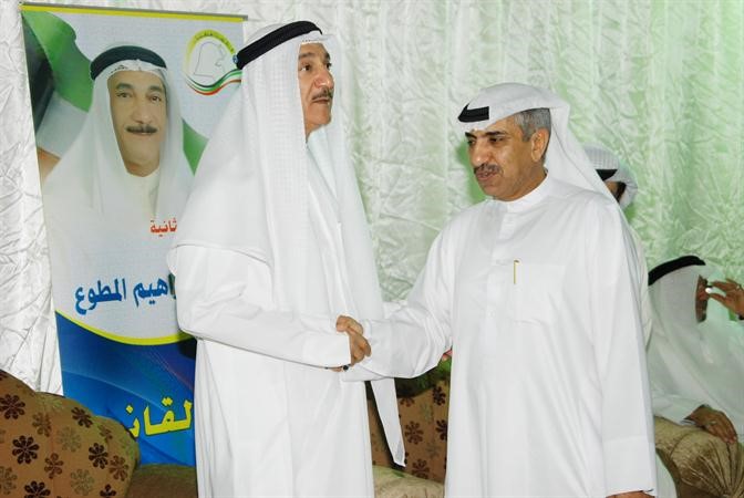 ويستقبل احد ابناء الثانية
