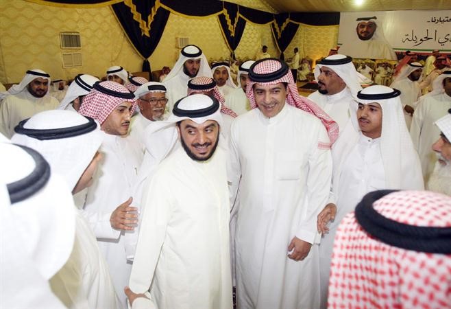 دمحمد الحويلة وسط ناخبيه ومؤيديه في الدائرة الخامسة

