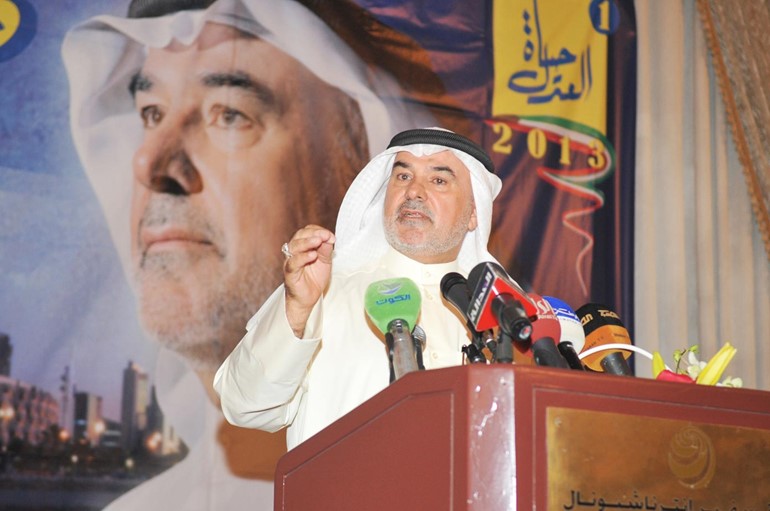 النائب السابق ومرشح الدائرة الاولى صالح عاشور متحدثا سعود سالم