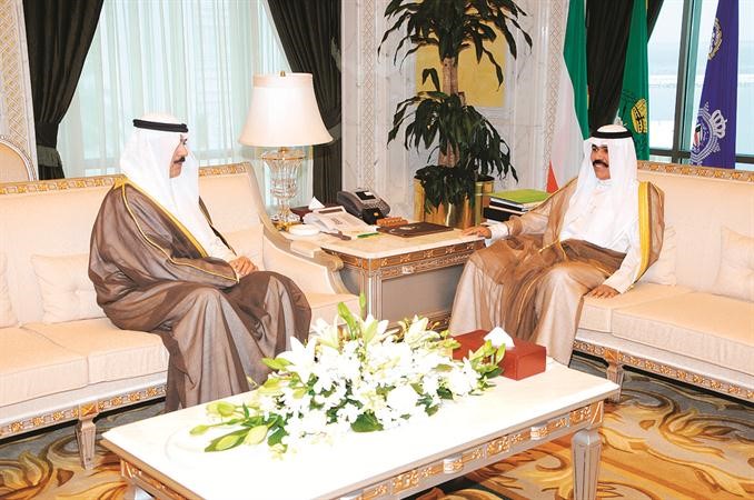 سمو ولي العهد الشيخ نواف الاحمد مستقبلا الشيخ محمد الخالد﻿
