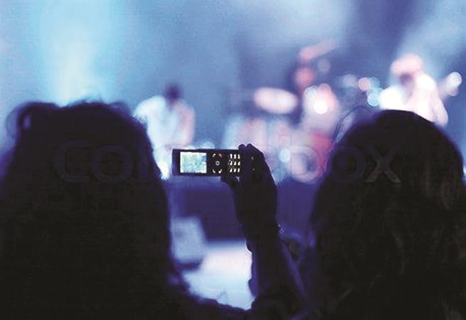 تصوير الحفلات يزعج الفنانين﻿