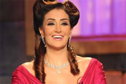 بالفيديو.. تسريحة غادة عبدالرازق تثير السخرية .. ومحمد سامي يحرجها على الهواء