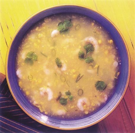 شوربة الذرة والروبيان التايلندية