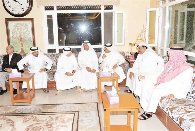 عدد من المهنئين﻿