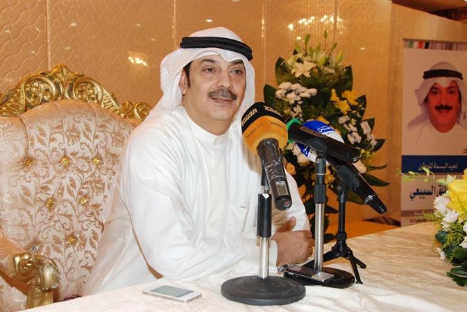 مرشح الدائرة الخامسة سعود السبيعي متحدثا للناخبات عباس مكحل