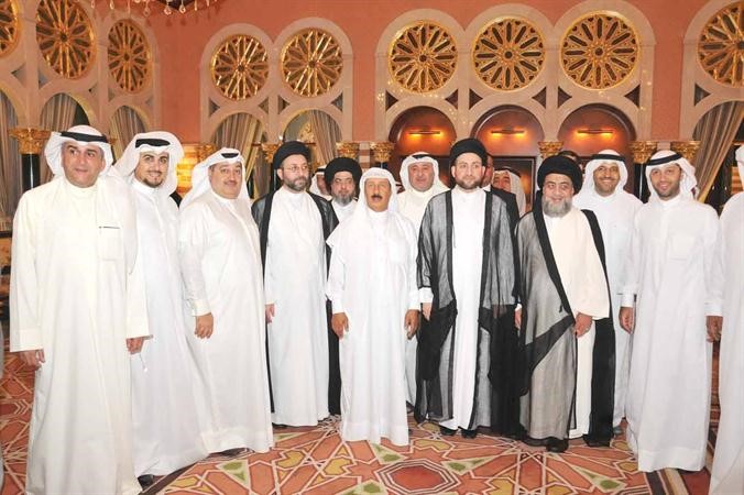 جواد بوخمسين والسيد عمار الحكيم يتوسطان الحضور في ديوان بوخمسين