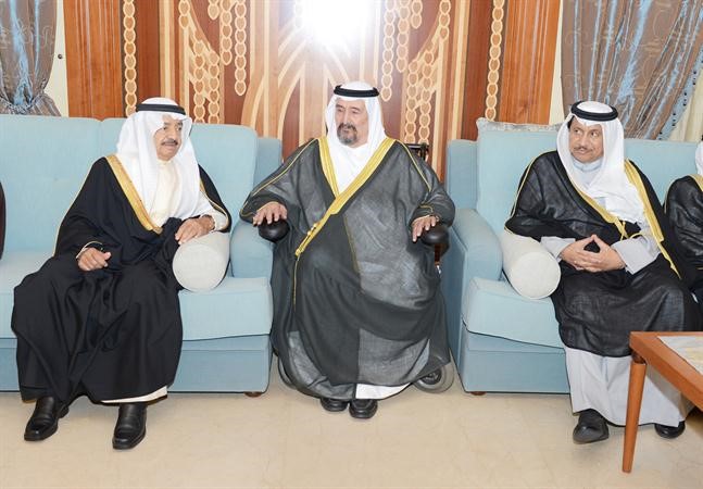 سمو الشيخ سالم العلي خلال لقائه صاحب السموالملكي الامير خليفة بن سلمان ال خليفة بحضور سمو الشيخ جابر المبارك