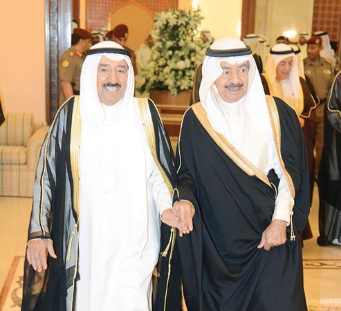 صاحب السمو الامير الشيخ صباح الاحمد في استقبال صاحب السمو الملكي الامير خليفة بن سلمان رئيس وزراء البحرين