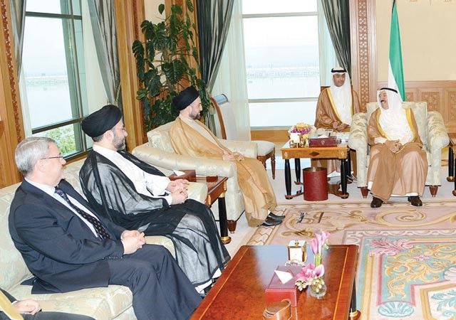 سمو الامير لدى استقباله عمار الحكيم والوفد المرافق