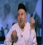بالفيديو ... ضيف يرفع حذاءه لـ "السيسي" على الهواء
