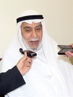 د خالد المذكور متحدثا الى الصحافيين﻿