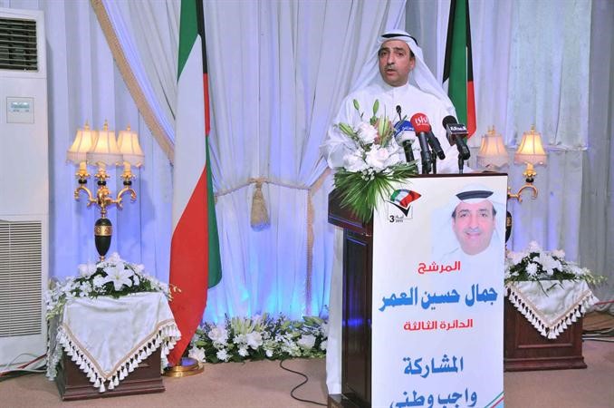 جمال العمر متحدثا الى ناخبيه في افتتاح مقره