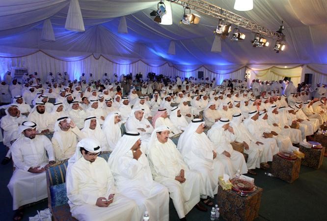 ناخبو الدائرة الاولى احتشدوا في مقر عيسى الكندري الانتخابي
