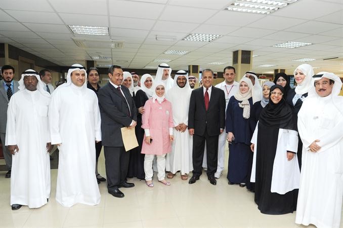 د الهيفي ود السهلاوي مع عدد من العاملين بالمستشفى 	قاسم باشا﻿