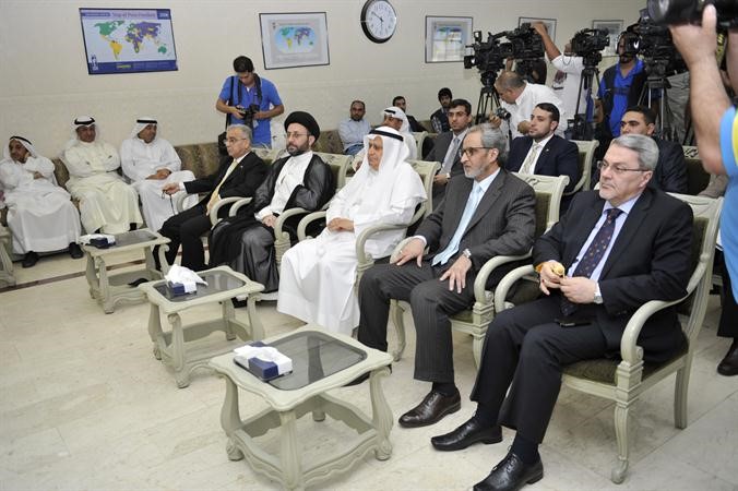 السفير العراقي محمد بحر العلوم والسفير الكويتي في بغداد غسان الزواوي واحمد بهبهاني في مقدمة الحضور هاني عبدالله﻿