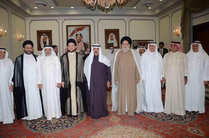 سمو الشيخ ناصر المحمد والسيد عمار الحكيم مع بعض الحضور﻿