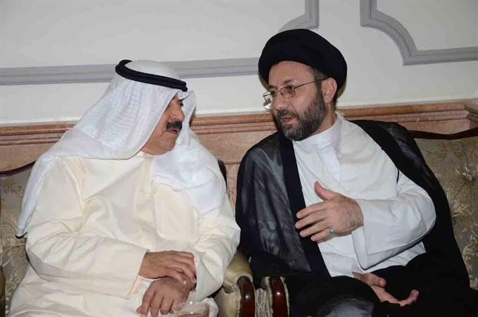 وكيل وزارة الخارجية السفير خالد الجارالله مع احد الضيوف﻿