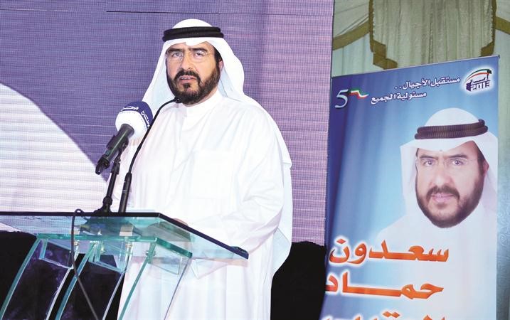 النائب السابق ومرشح الدائرة الخامسة سعدون حماد متحدثا خلال افتتاح مقره امس