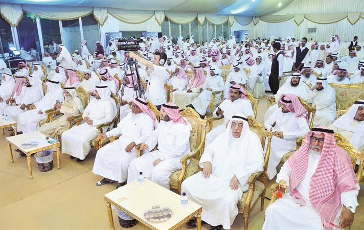 جانب من الحضور خلال افتتاح مقر النائب السابق ومرشح الدائرة الخامسة سعدون حماد