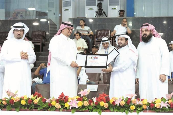 رئيس شركة بي ار تي لاين محمد هذال المطيري يكرم الامير فيصل بن تركي﻿
