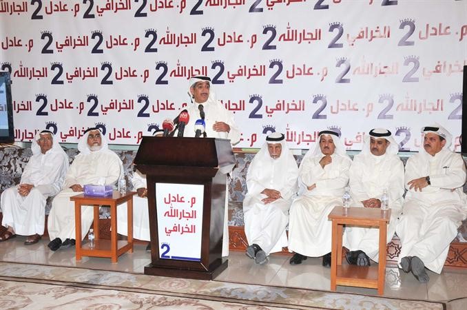 مرشح الدائرة الثانية معادل الجار الله الخرافي خلال افتتاح مقره الانتخابي مساء امس الاول ويبدو دعبدالمحسن الجارالله الخرافي ودصلاح المضحي محمد خلوصي