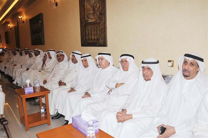جانب من الحضور في مقر الخرافي