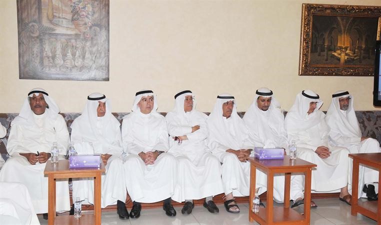 ناخبو الدائرة الثانية يستمعون للخرافي