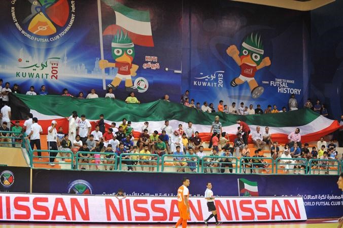 علم الكويت في مدرجات بطولة العالم للصالات﻿