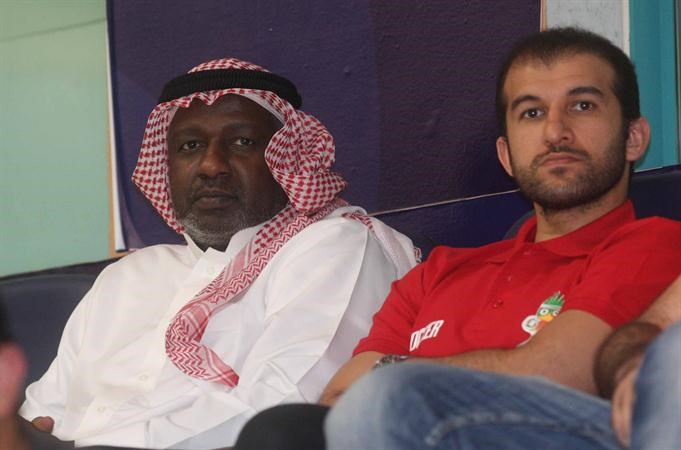 ماجد عبدالله وبشار عبدالله يتابعان المباريات﻿