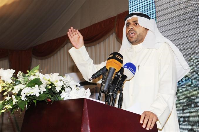 مرشح الدائرة الثالثة محمد الجبري متحدثا للحضور قاسم باشا
