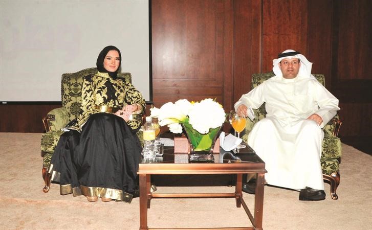 فيصل الكندري مع عريفة الندوة