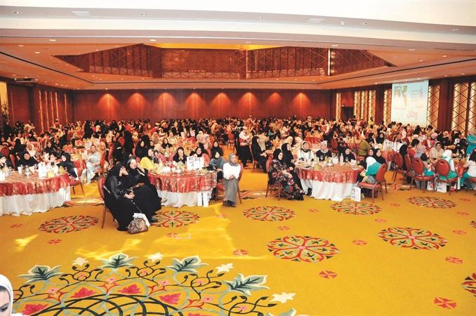 الناخبات خلال ندوة مرشح الدائرة الخامسة فيصل الكندري متين غوزال