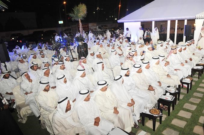 حشد من ابناء الدائرة الثانية في المقر الانتخابي لرياض العدساني
